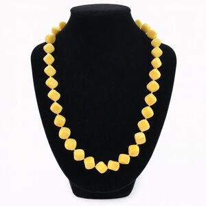 Vintage Butter Yellow Lucite Bead Necklace – Retro Mid Century Chunky Beads